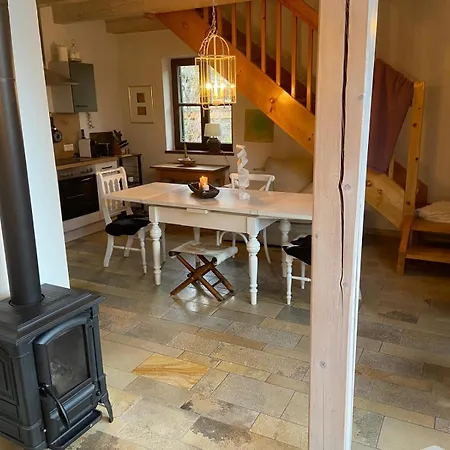 Deluxe Art Gallery *